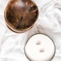 Svíčka v kokosovém ořechu s dřevěným knotem - půjčovna